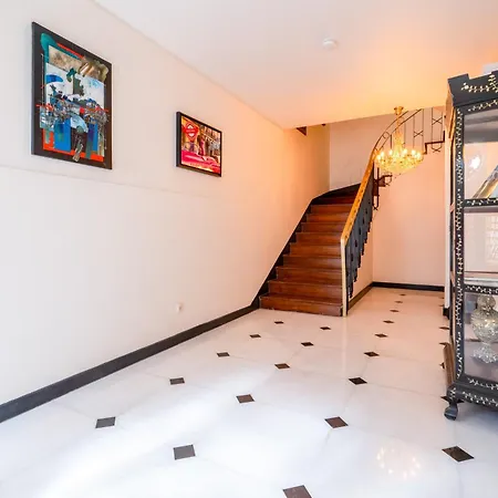 Host Wise - Luxurious House W Garden In Serralves Holiday home Porto